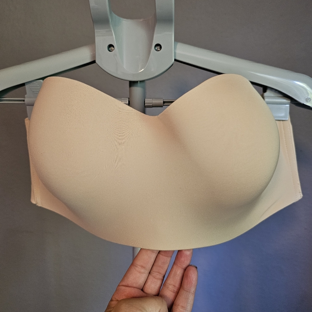 NWOT Seamless Strapless Bra in Cream